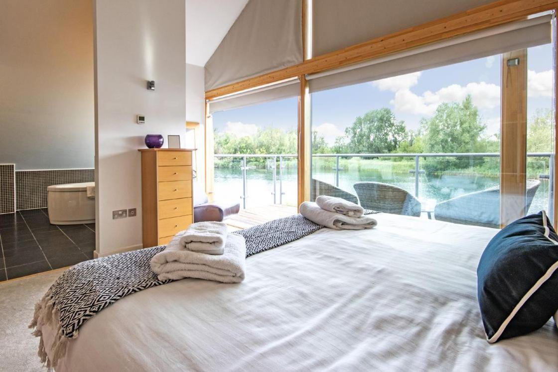 Waters Edge 04, Waterside Lodge P South Cerney Exterior photo